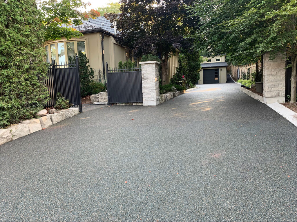 permeable driveway in pickering using resin bound aggregate by Dream pave