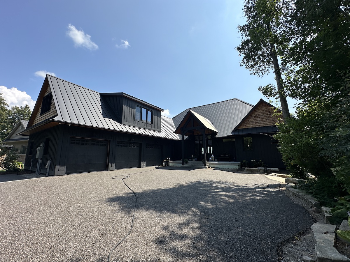 resin bound permeable driveway in barrie by dream pave